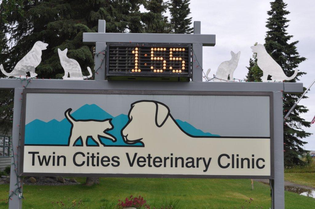 Twin Cities Veterinary Clinic Sign